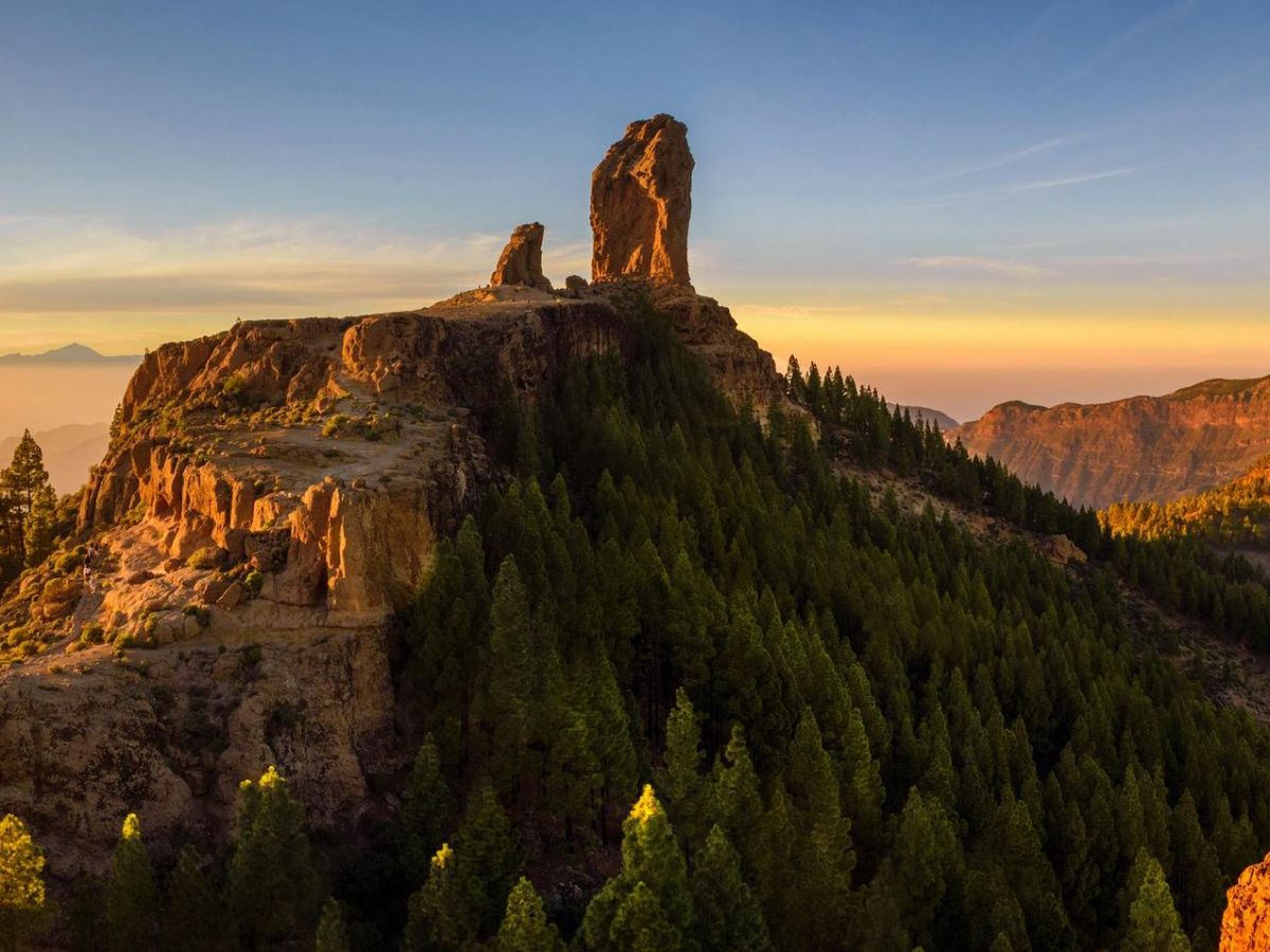 roque nublo hike sunset views